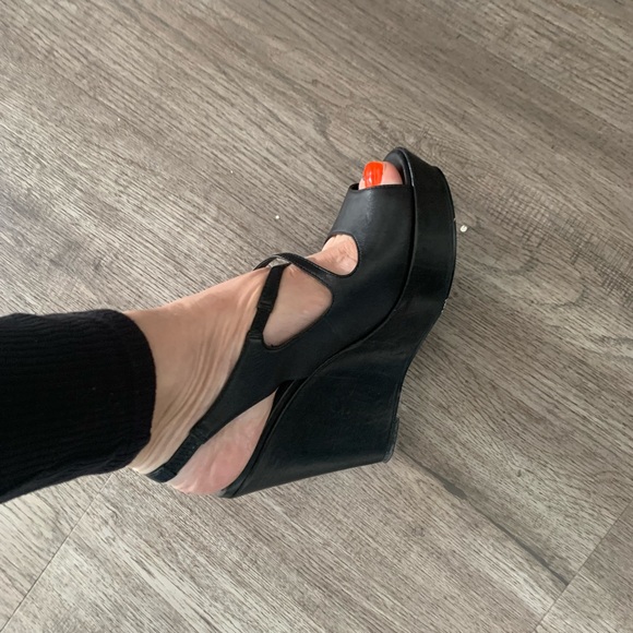 Also platform wedge sandals. Size 7 or 37 - Picture 2 of 6